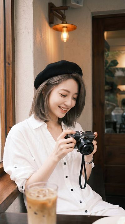 Capturing Warmth: A Cafe Portrait