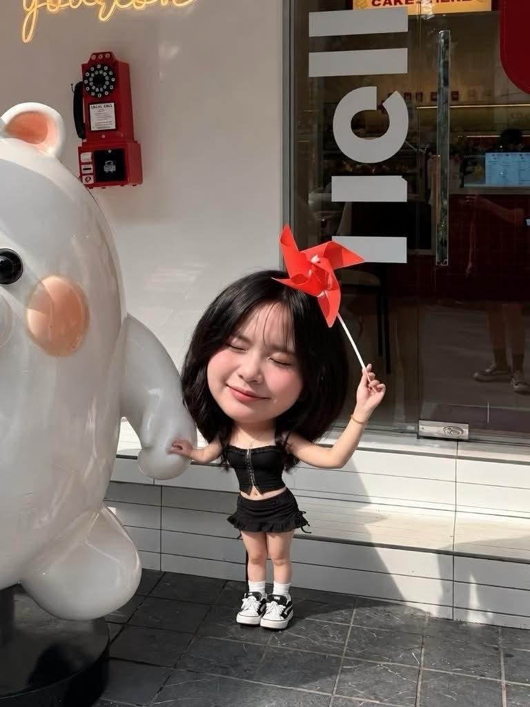 Giant head miniature portrait transforms a photo into a realistic chibi figure