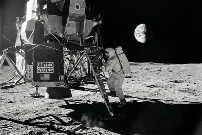 Moon Landing Snapshot at 0.6741° N, 23.4729° E