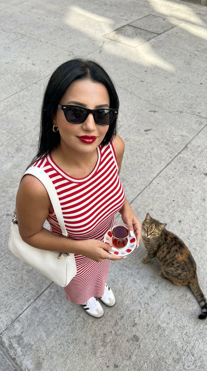 Urban Elegance: A Stylish Encounter
