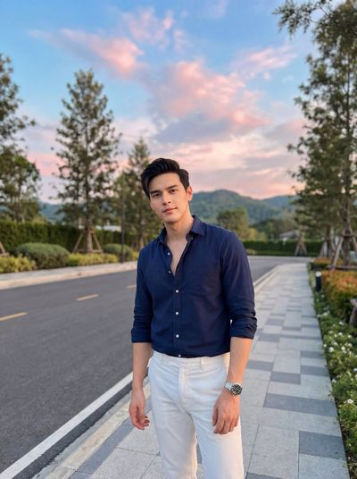 Chic Sunset Stroll: A Fashionable Portrait