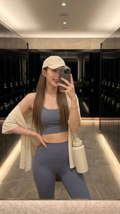 Capturing Confidence: A Gym Selfie Portrait