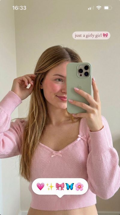 Charming Mirror Selfie in Soft, Feminine Style