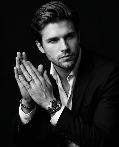 Cinematic Chiaroscuro Portrait in Ultra-High Definition