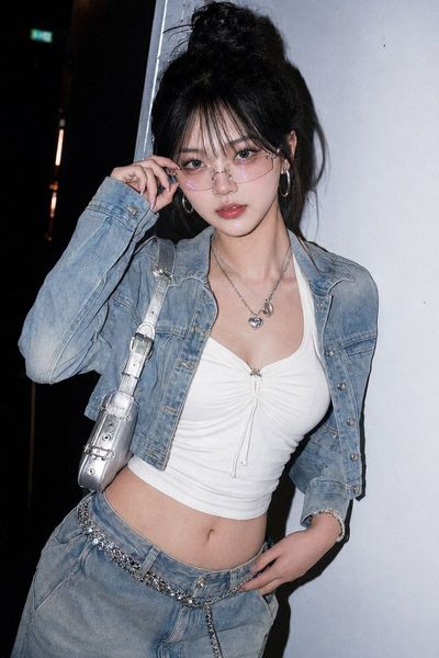 A Chinese influencer poses in denim with flash lighting