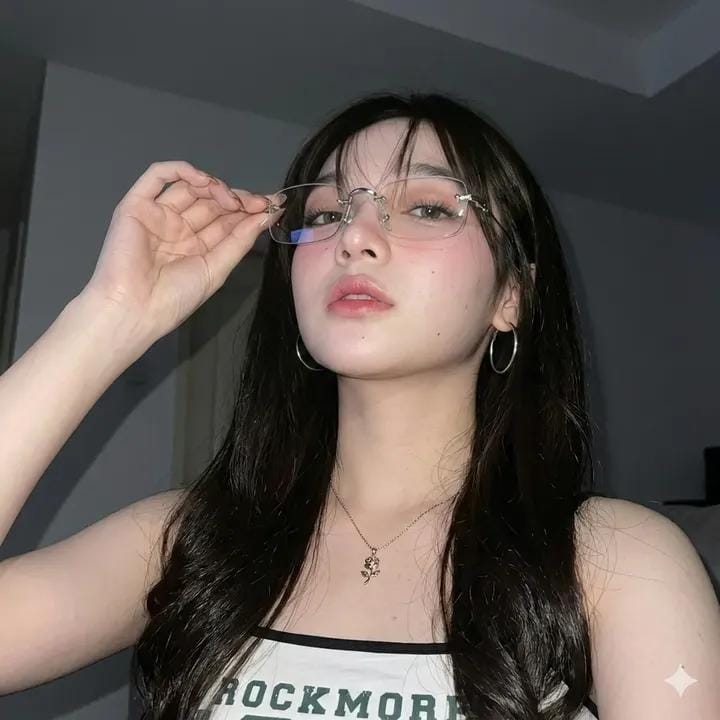 Mystic Beauty in a Selfie: Ultra-Detailed Korean Ulzzang Vibes