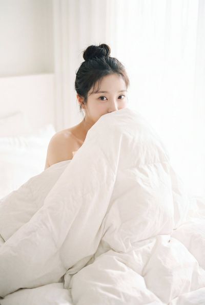 Ethereal Morning Glow: K-pop Idol in Soft Light