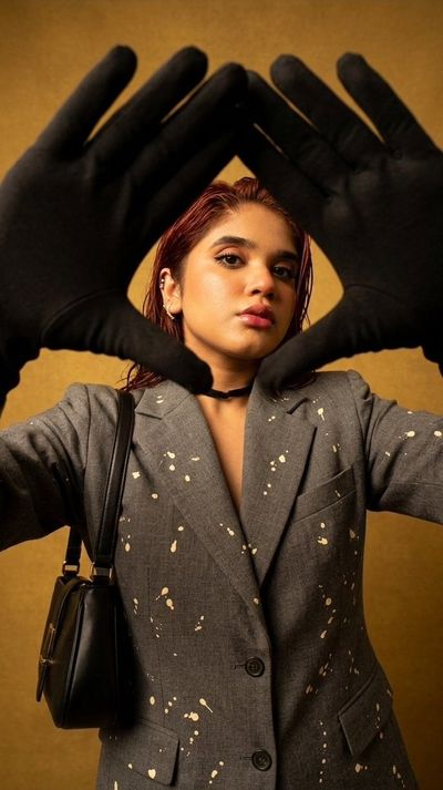Golden Glow: A High-Fashion Visual Masterpiece