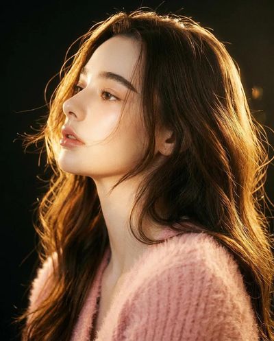Radiant Reverie: A Cinematic Portrait of Longing