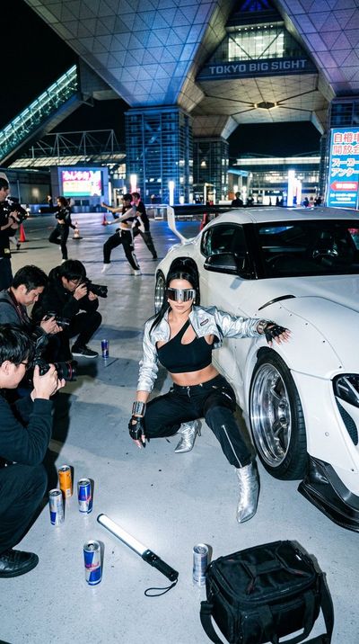 Night Drift: Tokyo's Automotive Spectacle
