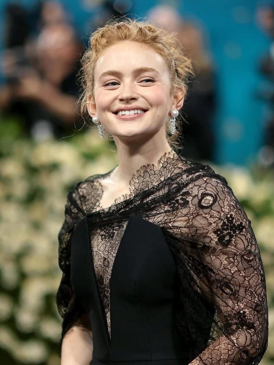 Radiant Elegance at the Red Carpet Gala