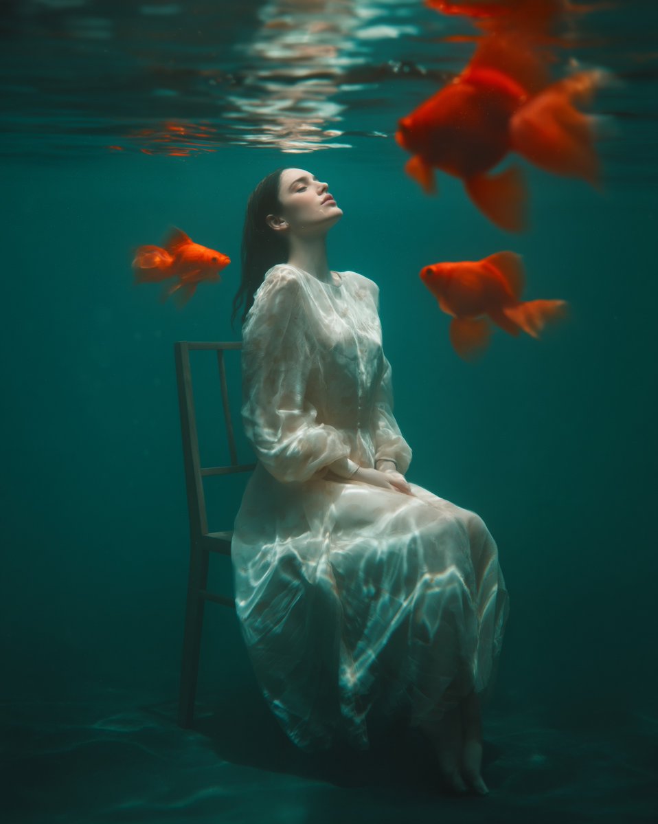 Serene Underwater Portrait with Vibrant Goldfish