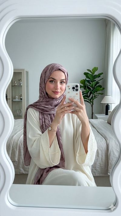 Ana de Armas: A Mirror Selfie Masterpiece