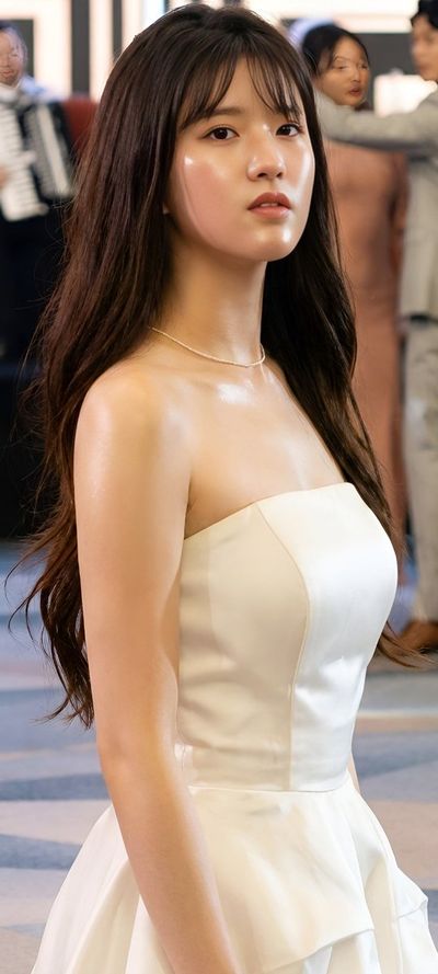 Zhao Lusi: Timeless Elegance in White Satin