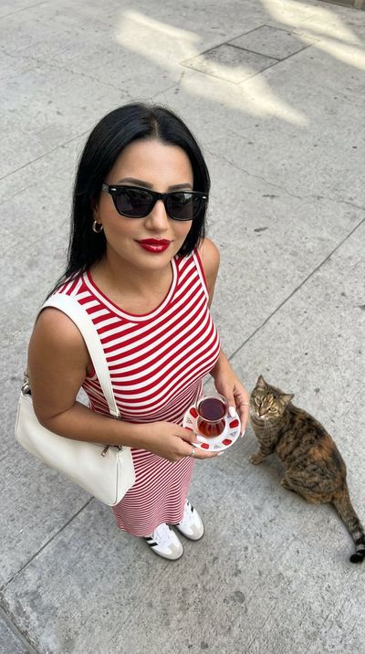 Urban Elegance: A Stylish Encounter