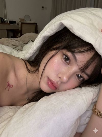 Intimate Moments: A Raw Selfie Experience