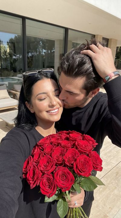 Candid Romance in Full Bloom