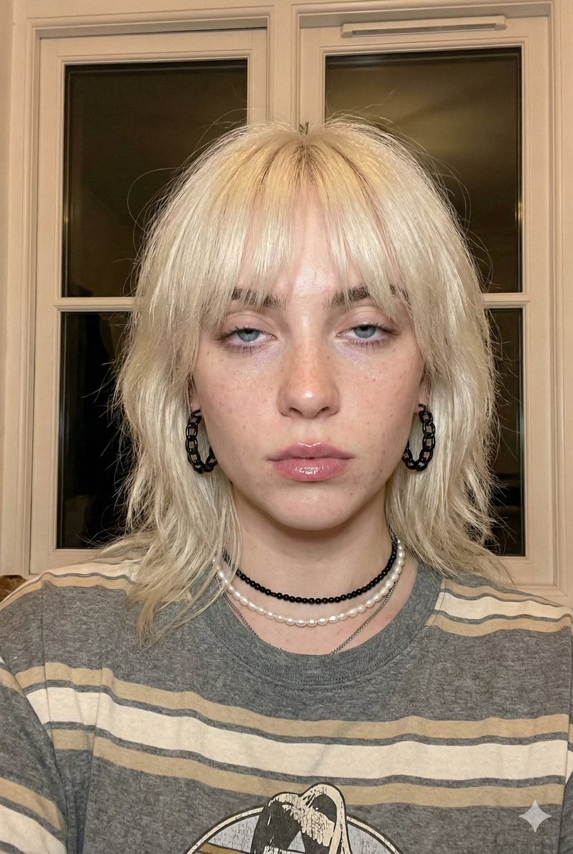 Billie Eilish-Inspired Selfie: Platinum Blonde Vibes
