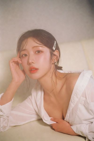 Dreamy Boudoir Bliss: A Soft Focus Portrait