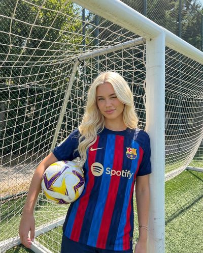 Barcelona Spirit: A Playful Portrait in the Sun