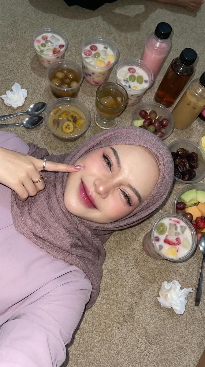Maghrib Iftar Moment: A Cozy, Flash-lit Capture