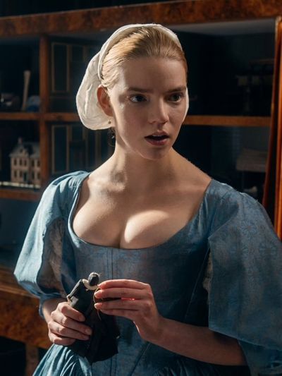Elegance in Blue: The Timeless Gown
