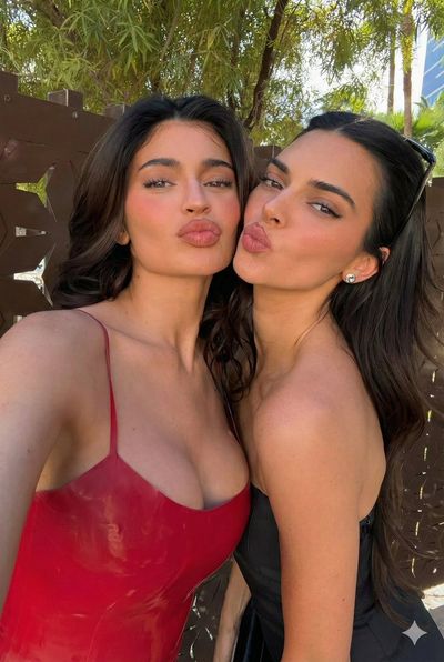 Glamorous Selfie Duo in Luxe Outdoor Setting