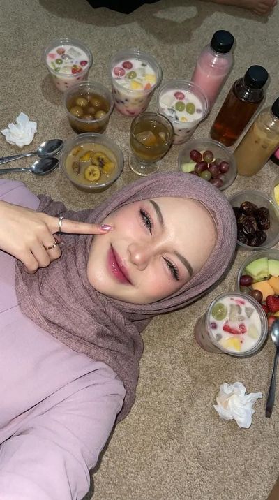 Maghrib Iftar Moment: A Cozy, Flash-lit Capture