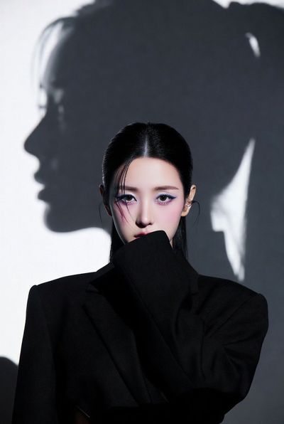 Monochrome Elegance: K-pop Model in Blazer