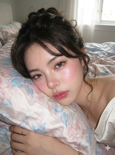 Dreamy Glass-Skin Portrait in Soft Light