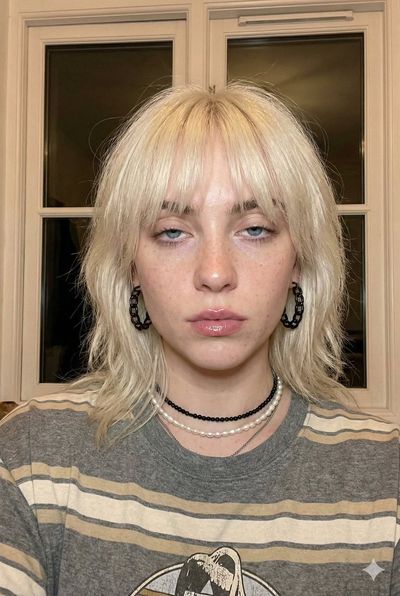 Billie Eilish-Inspired Selfie: Platinum Blonde Vibes