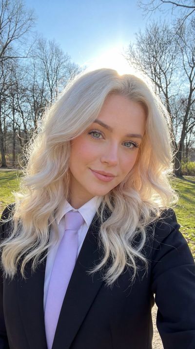 Radiant Reflections: A Selfie in the Sun