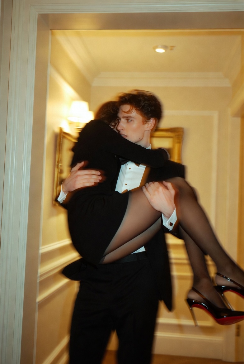Chaotic Elegance: A Romantic Escape