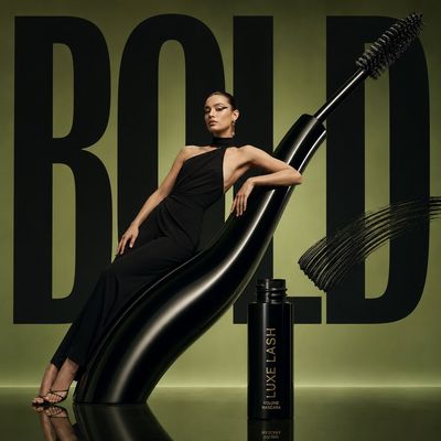 Monumental Elegance: The Bold Lash