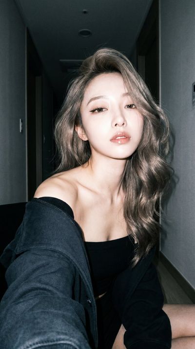Elegant Nighttime Portrait of a Glamorous Woman
