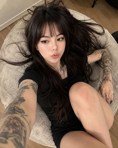 Casual Authenticity in a Selfie Moment