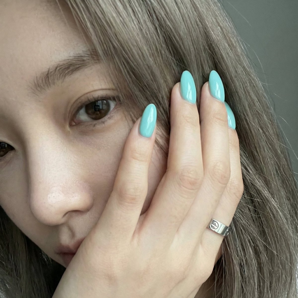 Tiffany Blue, But No Box: The Color That Commands Distance