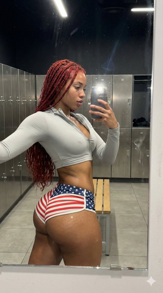 The Power of Fitness: A Stunning Mirror Selfie
