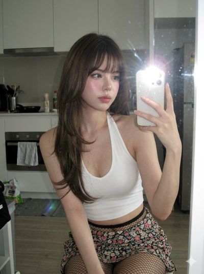 Hyper-Real Mirror Selfie with Soft Daylight Glow