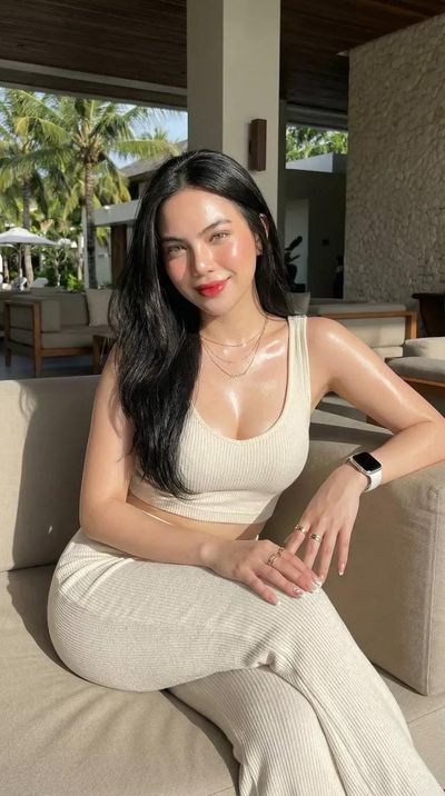 Effortless Glow in Tropical Luxury
